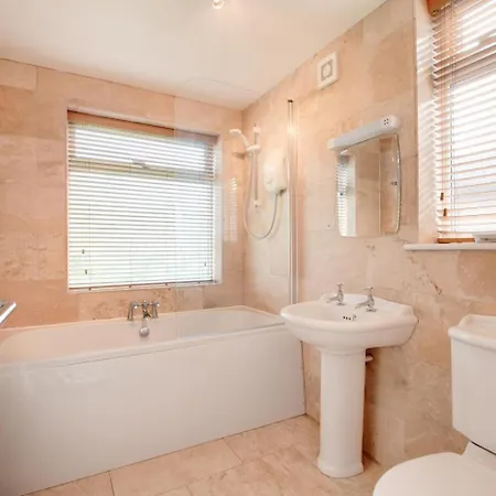 Redroofs 펜션 휫비